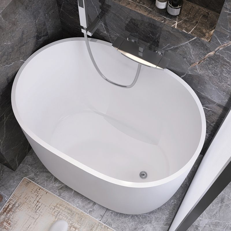 Modern Style Freestanding Bath Tub Acrylic Oval Bathtub in White Clearhalo 'Bathroom Remodel & Bathroom Fixtures' 'Bathtubs' 'Home Improvement' 'home_improvement' 'home_improvement_bathtubs' 'Showers & Bathtubs' 1200x1200_bf860905-9562-43fd-b5a5-4a8fad3764c8