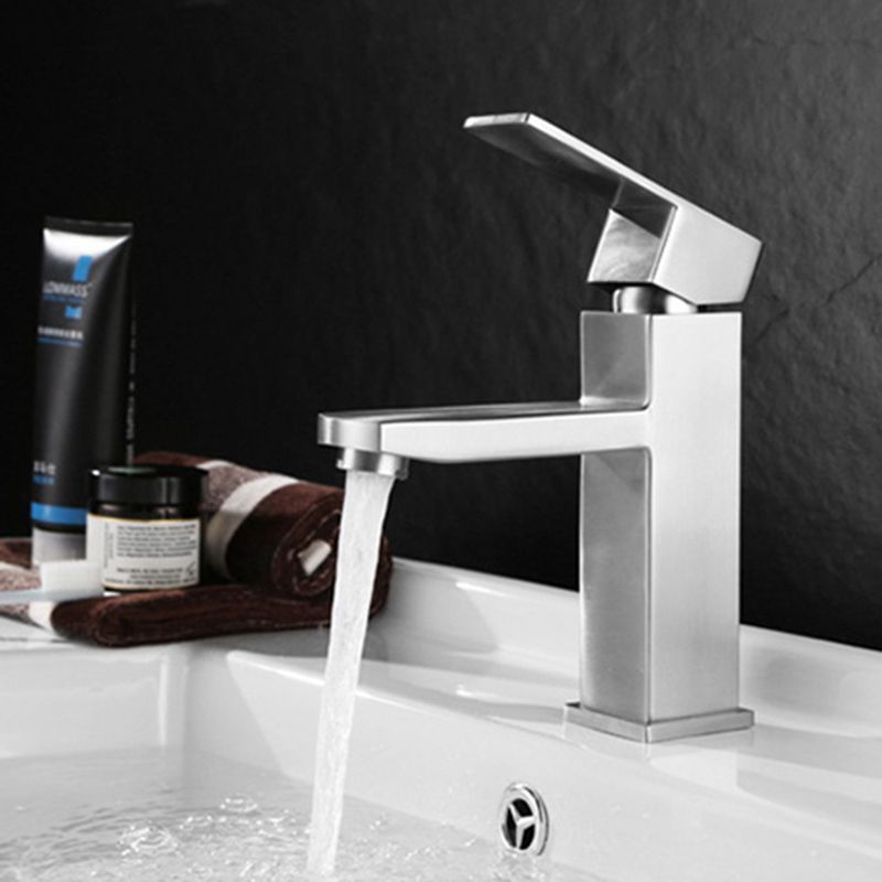 Basic Sink Faucet Plain Low Arc Metal Centerset Sink Faucet for Bathroom Clearhalo 'Bathroom Remodel & Bathroom Fixtures' 'Bathroom Sink Faucets' 'Bathroom Sinks & Faucet Components' 'bathroom_sink_faucets' 'Home Improvement' 'home_improvement' 'home_improvement_bathroom_sink_faucets' 1200x1200_c17e36f1-fba2-4292-aa6a-dafc7508a63d