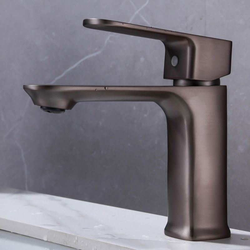 Modern Sink Faucet Pure Color Copper Vessel Sink Faucet for Bathroom Clearhalo 'bathroom_sink_faucets' 'Conjunta de Baño y Conjunta de Grifo' 'Coronamiento de Baño y Dispositivo de Baño' 'Grifo del lavabo del baño' 'Hogar' 'home_improvement' 'home_improvement_bathroom_sink_faucets' 'Mejoras para el hogar' 1200x1200_c38341fb-b046-49ea-9639-0ecfd52e4a9b