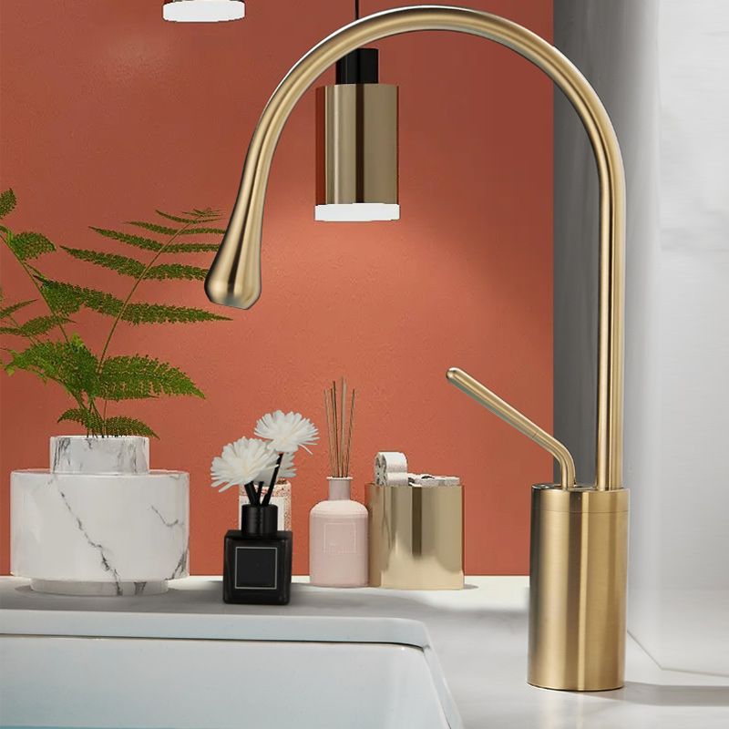 Luxury Circular Bathroom Sink Faucet with 1-Handle Brass Lavatory Faucet Clearhalo 'Accueil' 'Amélioration Domiciliaire' 'bathroom_sink_faucets' 'Ensembles de Lavabo & de Robinet de Toilette' 'home_improvement' 'home_improvement_bathroom_sink_faucets' 'Robinet de Lavabo de Salle de Bain' 'Rénovation et Équipement de Salle de Bain' 1200x1200_c4f378cc-1d1b-4f7a-9254-c66725795f05