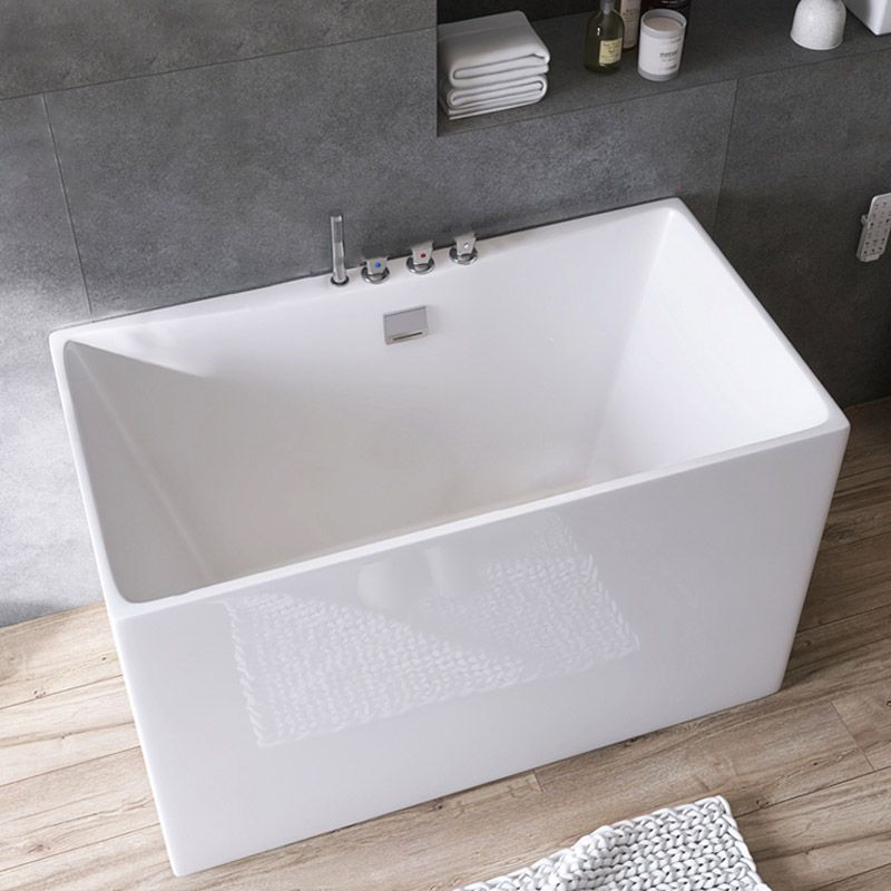 Modern Style Alcove Bath Tub Acrylic Rectangular Bathroom Bathtub in White Clearhalo 'Bathroom Remodel & Bathroom Fixtures' 'Bathtubs' 'Home Improvement' 'home_improvement' 'home_improvement_bathtubs' 'Showers & Bathtubs' 1200x1200_c5b828fb-9fca-4531-ad08-b55563266bad