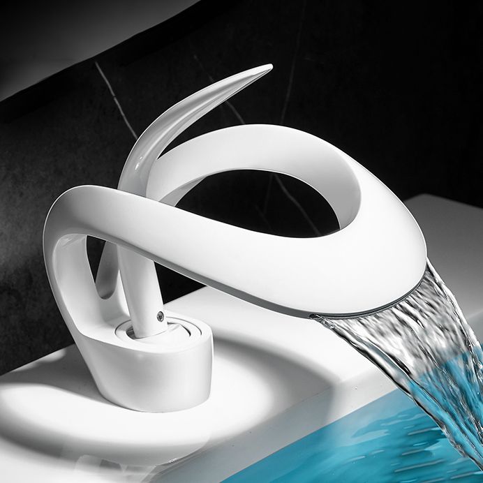 Unique Moedern Faucet Bathroom Lever Handle Waterfall Spout Faucet Clearhalo 'bathroom_sink_faucets' 'Conjunta de Baño y Conjunta de Grifo' 'Coronamiento de Baño y Dispositivo de Baño' 'Grifo del lavabo del baño' 'Hogar' 'home_improvement' 'home_improvement_bathroom_sink_faucets' 'Mejoras para el hogar' 1200x1200_c74b107a-1048-4fc0-8250-185b1d548e81