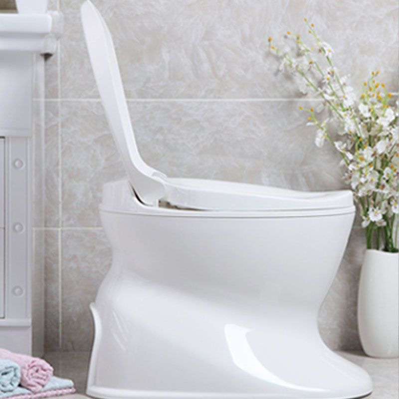 Modern Plastic Toilet Floor Mounted Toilet Bowl with Slow Close Seat for Bathroom Clearhalo 'Bathroom Remodel & Bathroom Fixtures' 'Home Improvement' 'home_improvement' 'home_improvement_toilets' 'Toilets & Bidets' 'Toilets' 1200x1200_c86b5dbb-74a4-4407-a502-206d3166ee85