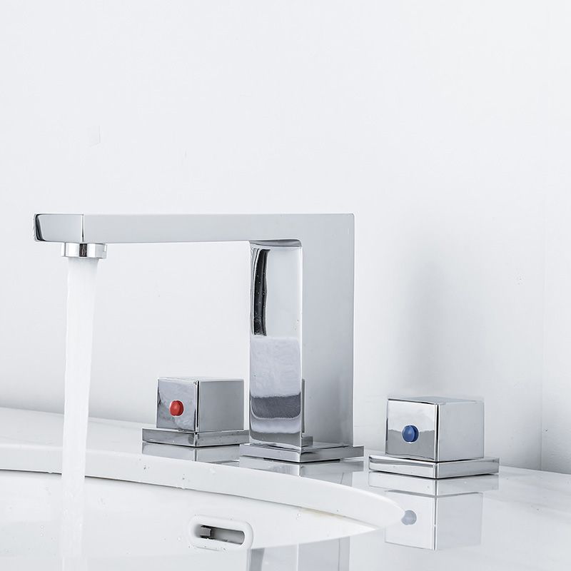 Metal Wide Spread Bathroom Faucet Modern Two-Handle Vanity Sink Faucet Clearhalo 'bathroom_sink_faucets' 'Conjunta de Baño y Conjunta de Grifo' 'Coronamiento de Baño y Dispositivo de Baño' 'Grifo del lavabo del baño' 'Hogar' 'home_improvement' 'home_improvement_bathroom_sink_faucets' 'Mejoras para el hogar' 1200x1200_cc811d6e-53cd-4bb5-a071-18fa82097ddc