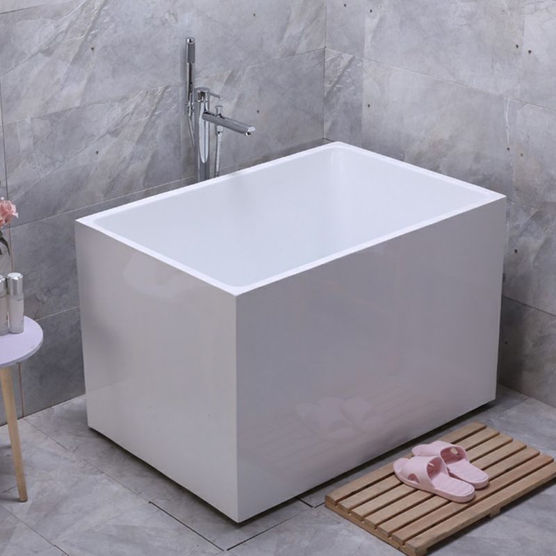 Contemporary White Acrylic Bathtub Rectangular Soaking Tub for Home Clearhalo 'Bathroom Remodel & Bathroom Fixtures' 'Bathtubs' 'Home Improvement' 'home_improvement' 'home_improvement_bathtubs' 'Showers & Bathtubs' 1200x1200_ccfa8cba-cff3-4383-a8e2-017d7510877e