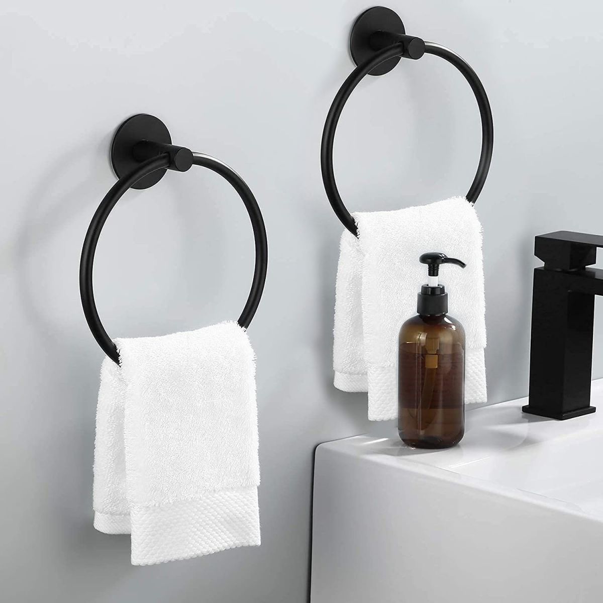 Traditional Bathroom Hardware Accessory Kit Towel Ring/Robe Hooks/ Towel Bar Clearhalo 'Bathroom Hardware Sets' 'Bathroom Hardware' 'Bathroom Remodel & Bathroom Fixtures' 'bathroom_hardware_sets' 'Home Improvement' 'home_improvement' 'home_improvement_bathroom_hardware_sets' 1200x1200_d140721a-479e-420b-8a62-9f861f804ad0