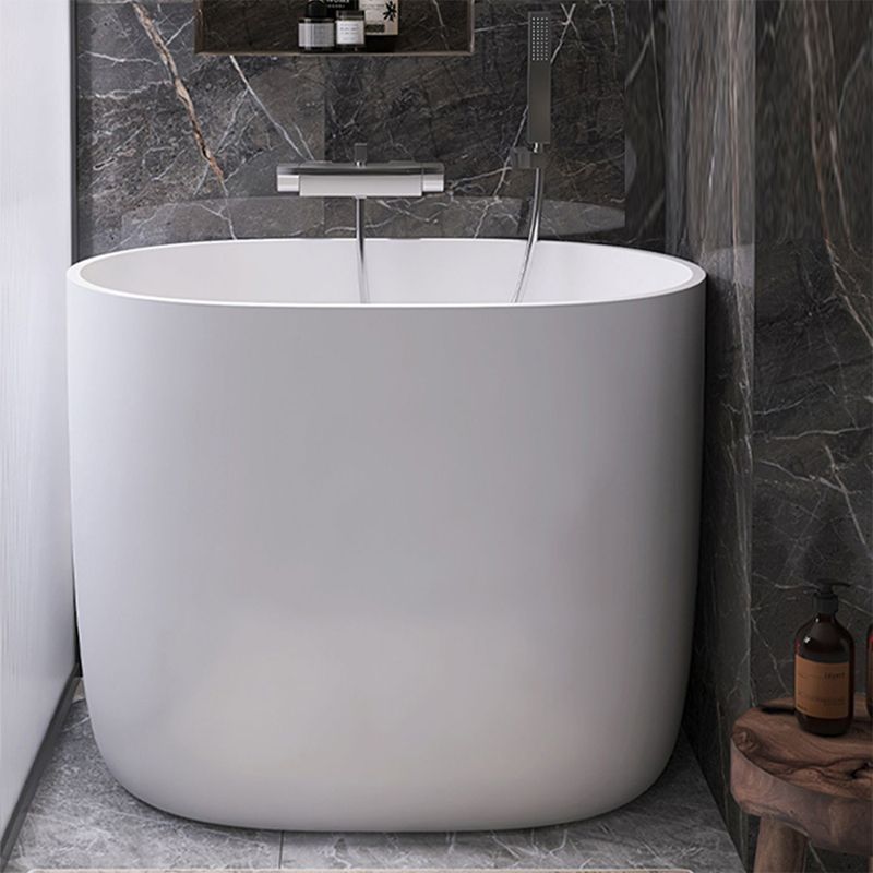 Modern Style Freestanding Bath Tub Acrylic Oval Bathtub in White Clearhalo 'Bathroom Remodel & Bathroom Fixtures' 'Bathtubs' 'Home Improvement' 'home_improvement' 'home_improvement_bathtubs' 'Showers & Bathtubs' 1200x1200_d3d869a0-88e1-4626-8c35-d0335ae20b79