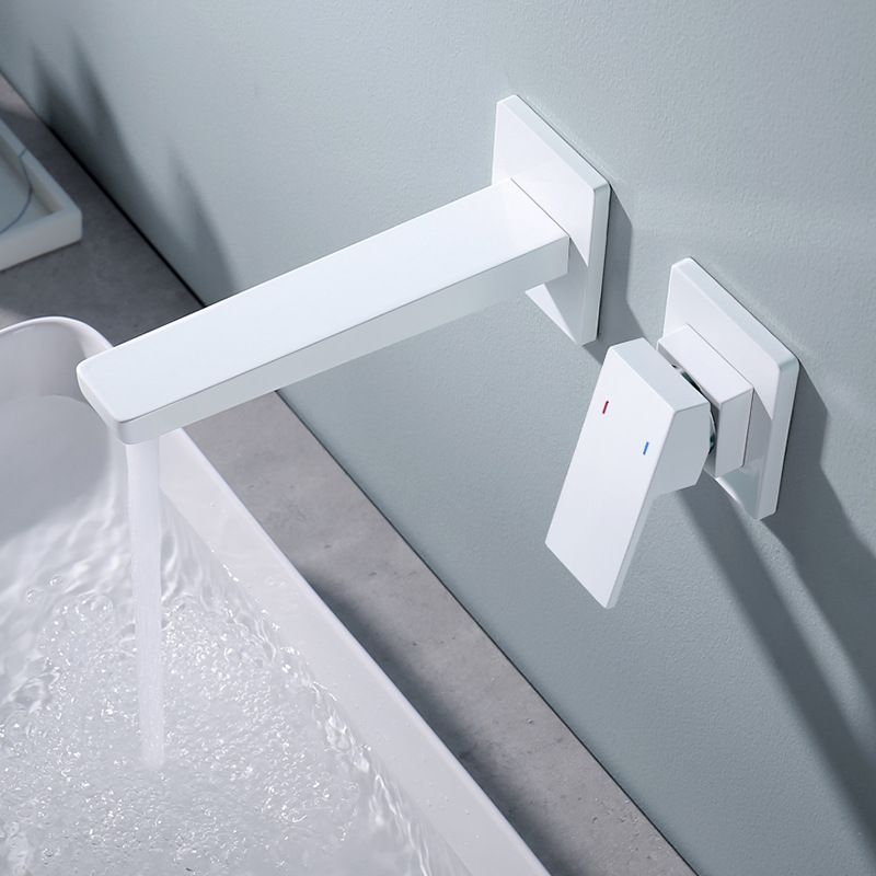 Lever Handle Wall Mounted Bathroom Faucet Modern Faucet with Hot and Cold Indication Clearhalo 'bathroom_sink_faucets' 'Conjunta de Baño y Conjunta de Grifo' 'Coronamiento de Baño y Dispositivo de Baño' 'Grifo del lavabo del baño' 'Hogar' 'home_improvement' 'home_improvement_bathroom_sink_faucets' 'Mejoras para el hogar' 1200x1200_de8868e5-424c-4816-a924-9f72e88fda14