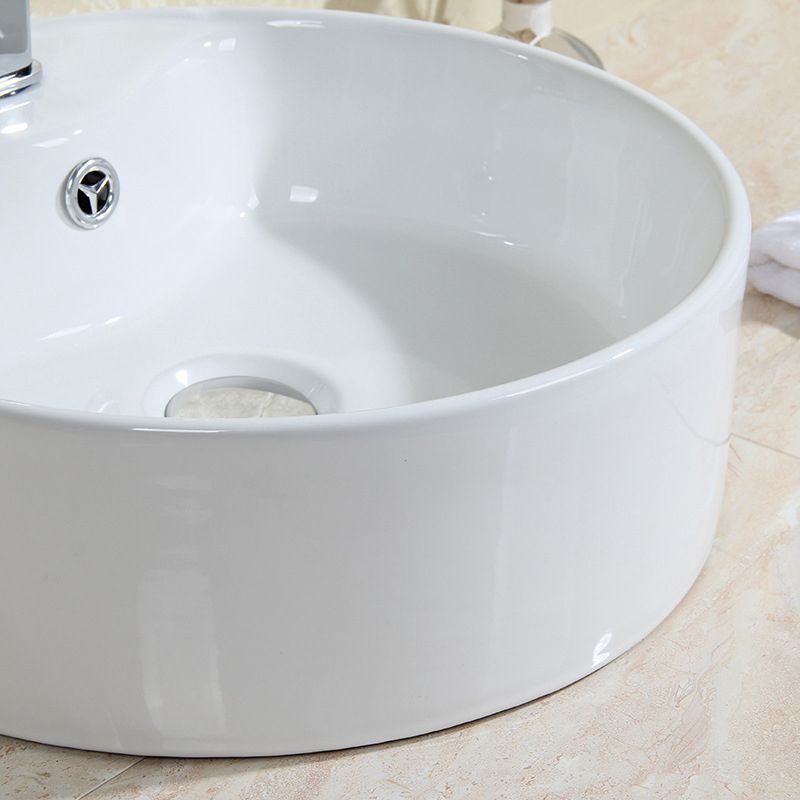 Modern Bathroom Sink Porcelain Round with Overflow and Pop-Up Drain Vessel Lavatory Sink Clearhalo 'Bathroom Remodel & Bathroom Fixtures' 'Bathroom Sinks & Faucet Components' 'Bathroom Sinks' 'bathroom_sink' 'Home Improvement' 'home_improvement' 'home_improvement_bathroom_sink' 1200x1200_dfd8e6ef-3599-473c-a3bd-8edff0c3ba47