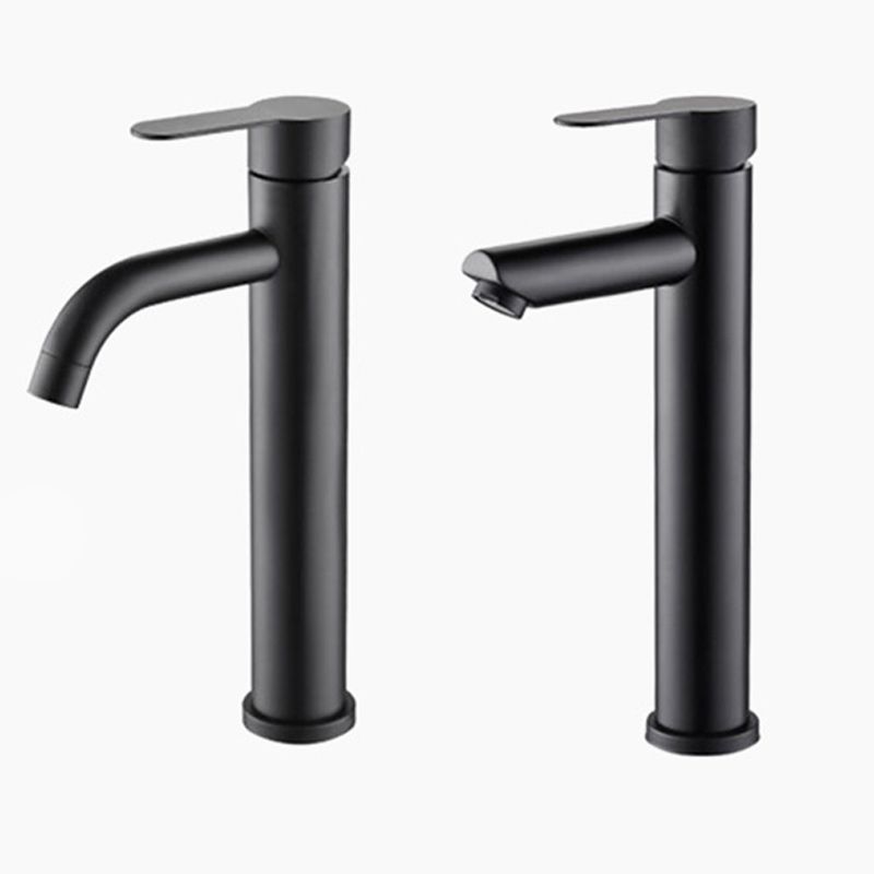 Circular Bathroom Faucet Modern Style Black Sink Faucet with Stainless Steel Clearhalo 'bathroom_sink_faucets' 'Conjuntos de Torneiras de Lavatório e Banheiro' 'home_improvement' 'home_improvement_bathroom_sink_faucets' 'Mobiliário Doméstico' 'Página inicial' 'Renovação e equipamento de casa de banho' 'Torneira para lavatório de banheiro' 1200x1200_e583f7bd-819d-4539-a663-ae95d3f7a389