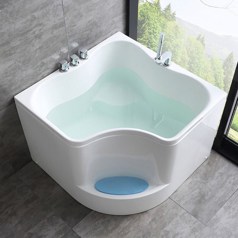 Modern Corner Soaking Bathtub White Acrylic Bathtub with Center-Front Drain Clearhalo 'Bathroom Remodel & Bathroom Fixtures' 'Bathtubs' 'Home Improvement' 'home_improvement' 'home_improvement_bathtubs' 'Showers & Bathtubs' 1200x1200_e87840e8-6868-4279-bfb1-cd016da3e844