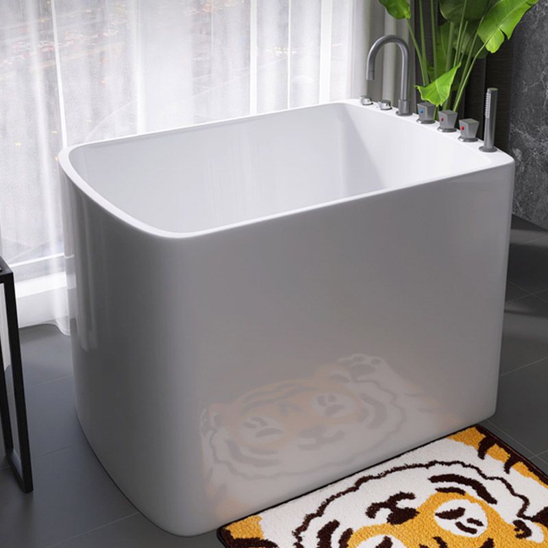 Modern White Acrylic Rectangle Bathtub Freestanding Soaking Bathtub with Drain Bath Tub Clearhalo 'Bathroom Remodel & Bathroom Fixtures' 'Bathtubs' 'Home Improvement' 'home_improvement' 'home_improvement_bathtubs' 'Showers & Bathtubs' 1200x1200_f0935049-dfeb-450a-ab0a-323d1eff124b