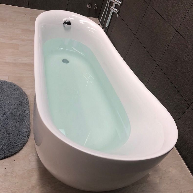 Modern Style Freestanding Bath Tub Acrylic Free Form Bathtub in White Clearhalo 'Bathroom Remodel & Bathroom Fixtures' 'Bathtubs' 'Home Improvement' 'home_improvement' 'home_improvement_bathtubs' 'Showers & Bathtubs' 1200x1200_f6a92f96-008e-4855-aa18-e2a04e5b85b2