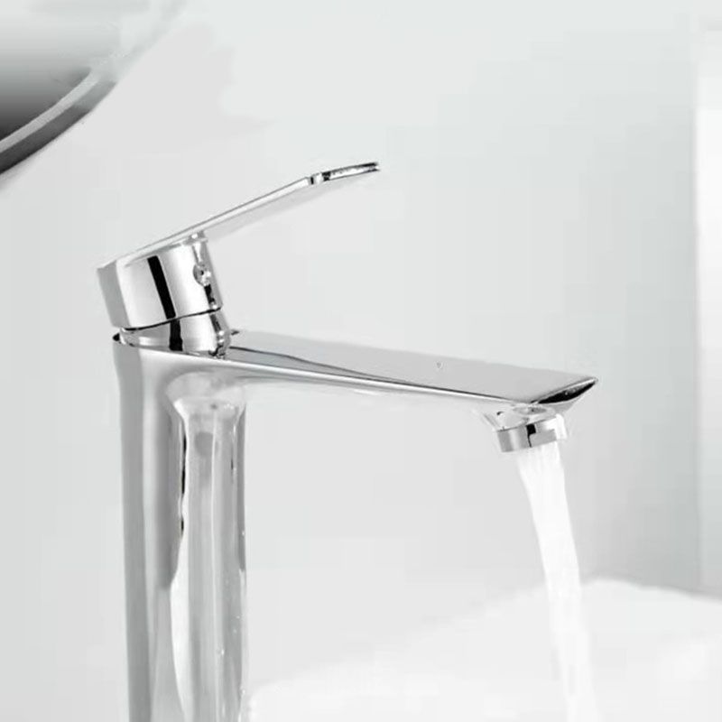 Modern Style Vessel Sink Faucet Lever Handle Copper Low Arc Vessel Faucet Clearhalo 'bathroom_sink_faucets' 'Conjunta de Baño y Conjunta de Grifo' 'Coronamiento de Baño y Dispositivo de Baño' 'Grifo del lavabo del baño' 'Hogar' 'home_improvement' 'home_improvement_bathroom_sink_faucets' 'Mejoras para el hogar' 1200x1200_fb0c684b-e6fb-4638-8fa5-30b075e83ac8