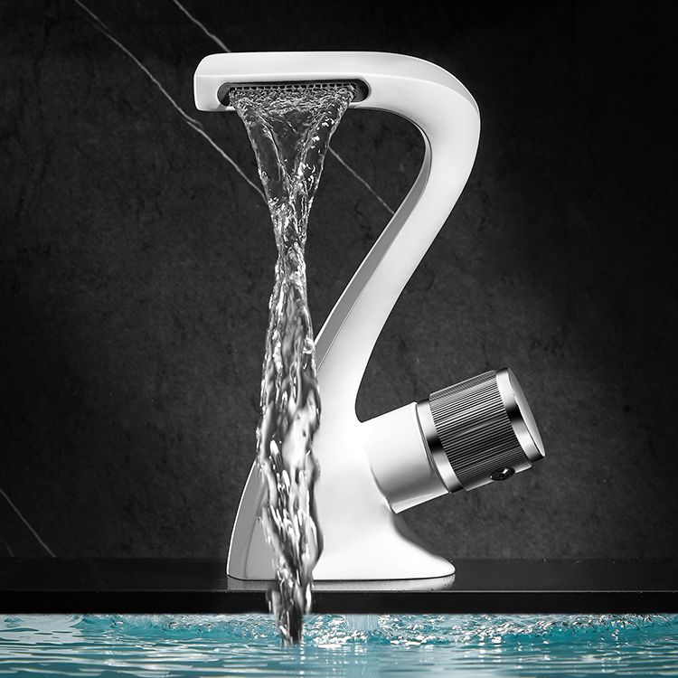 Modern Faucet Bathroom Knob Handle Single Hole Waterfall Spout Faucet Clearhalo 'bathroom_sink_faucets' 'Conjunta de Baño y Conjunta de Grifo' 'Coronamiento de Baño y Dispositivo de Baño' 'Grifo del lavabo del baño' 'Hogar' 'home_improvement' 'home_improvement_bathroom_sink_faucets' 'Mejoras para el hogar' 1200x1200_fd6acf94-137f-418e-bc29-fde55b196d85