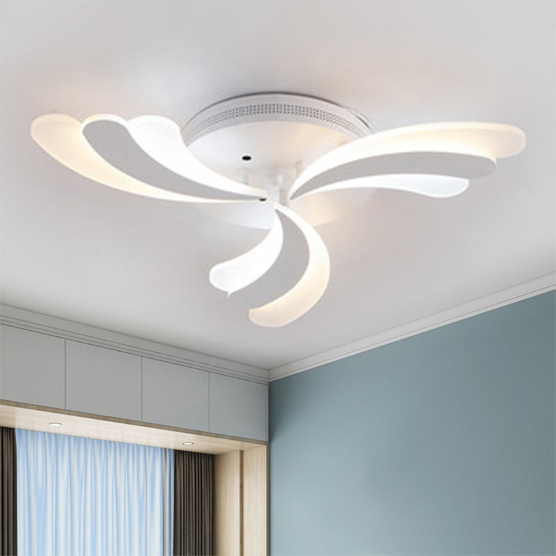 Acrylic Windmill Ceiling Lamp Modern 3/5/9 Lights White Flush Mount Light Fixture in Warm/White/Natural Light Clearhalo 'Ceiling Lights' 'Close To Ceiling Lights' 'Close to ceiling' 'Semi-flushmount' Lighting' 1207769