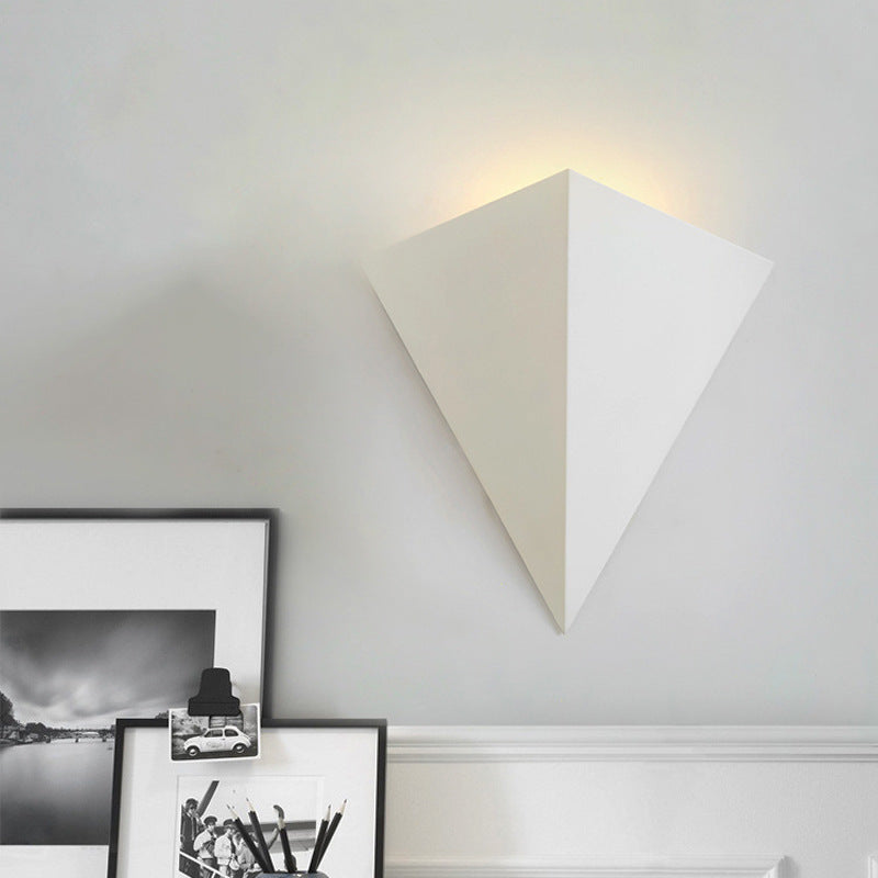 Minimalist Triangle Wall Washer Light Metallic Warm/White Lighting LED Living Room Wall Lamp in White Clearhalo 'Cast Iron' 'Glass' 'Industrial' 'Modern wall lights' 'Modern' 'Tiffany' 'Traditional wall lights' 'Wall Lamps & Sconces' 'Wall Lights' Lighting' 141635