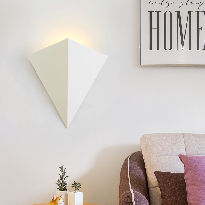 Minimalist Triangle Wall Washer Light Metallic Warm/White Lighting LED Living Room Wall Lamp in White Clearhalo 'Cast Iron' 'Glass' 'Industrial' 'Modern wall lights' 'Modern' 'Tiffany' 'Traditional wall lights' 'Wall Lamps & Sconces' 'Wall Lights' Lighting' 141637