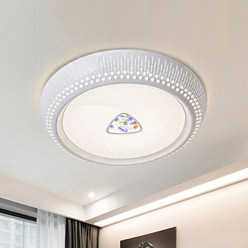 Circular Flush Mount Lighting Modernist Acrylic Led White Flush Ceiling Light Fixture in White Light, 23"/31" Wide Clearhalo 'Ceiling Lights' 'Close To Ceiling Lights' 'Close to ceiling' 'Flush mount' Lighting' 1433551