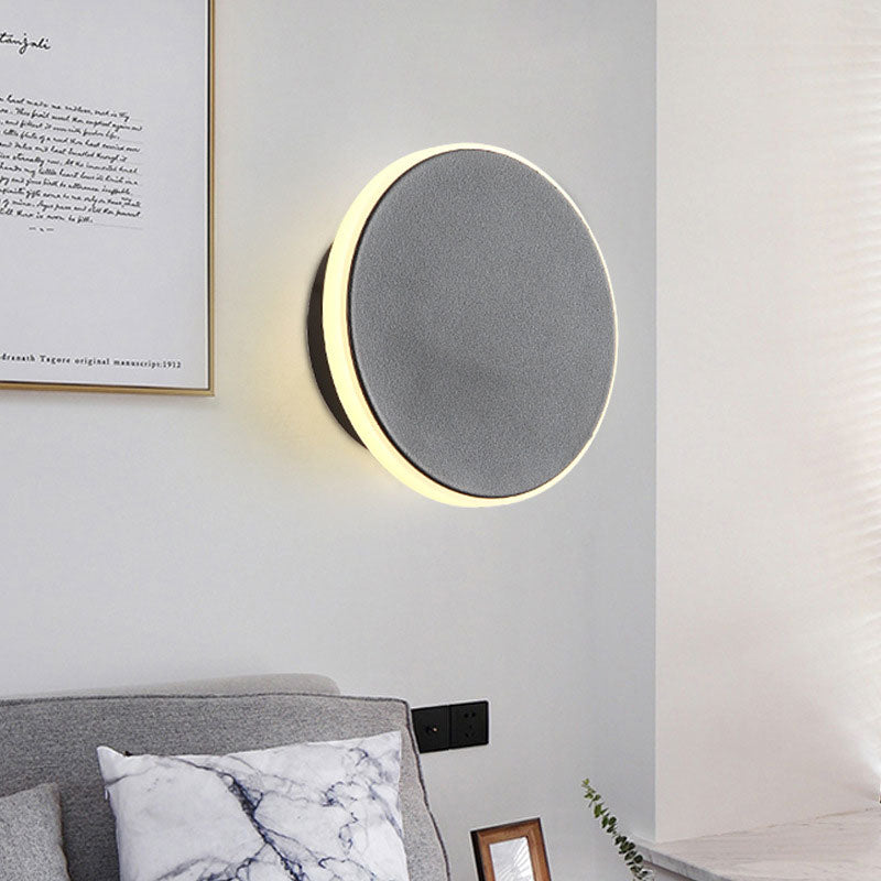 Black/White Disc LED Sconce Modernism Single Acrylic Wall Lighting Ideas in Warm/White Light Clearhalo 'Modern wall lights' 'Modern' 'Wall Lamps & Sconces' 'Wall Lights' Lighting' 144905
