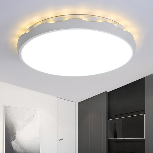 White Rounded Ceiling Lighting Minimalist Iron 17"/21" Dia LED Flush Mount Light with Scalloped Edge, Warm/White Light White Clearhalo 'Ceiling Lights' 'Close To Ceiling Lights' 'Close to ceiling' 'Flush mount' Lighting' 1454447