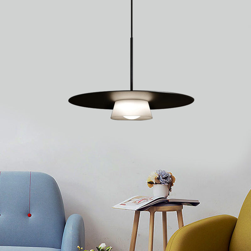 Wide-Brim Hat Pendant Ceiling Light Minimalist Iron 1 Bulb Dining Table Suspension Lamp in Black and White Clearhalo 'Ceiling Lights' 'Modern Pendants' 'Modern' 'Pendant Lights' 'Pendants' Lighting' 1456250