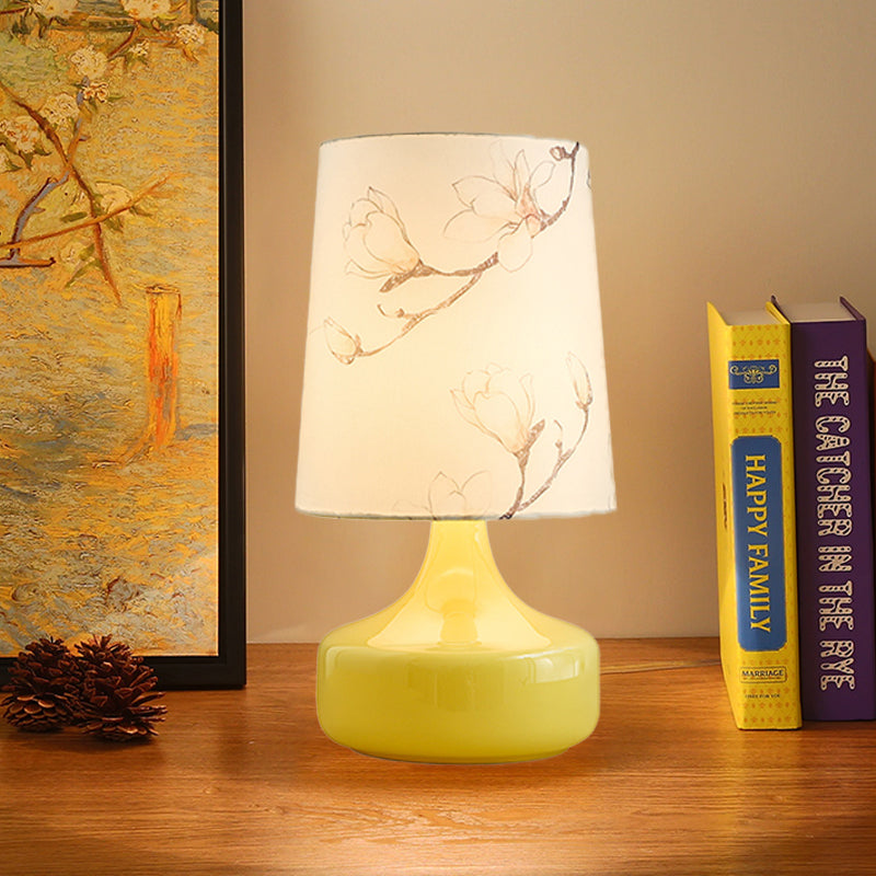 Single-Bulb Printed Fabric Night Light Korean Garden White Barrel Bedside Table Lighting with Yellow Vase Base Clearhalo 'Lamps' 'Table Lamps' Lighting' 1456972