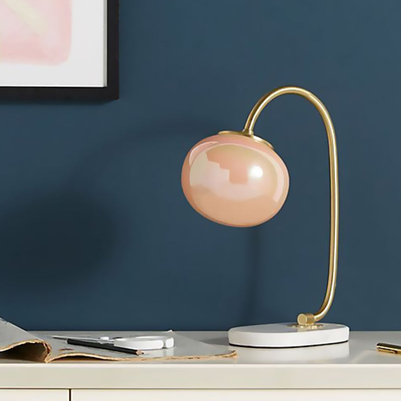 Gold Global Read Book Light Nordic Style 1-Head Pink Glass Night Table Lamp with Metal Gooseneck Arm Clearhalo 'Lamps' 'Table Lamps' Lighting' 1474374