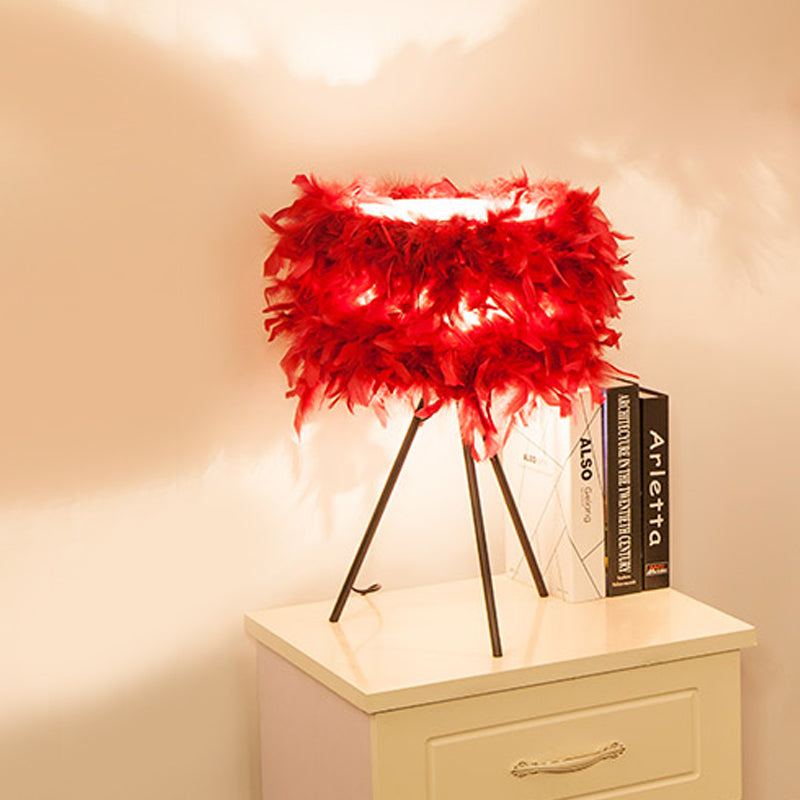 Feather Drum Shade Accent Table Light Modern Style 1-Light Table Lamp in Black/Red/White Clearhalo 'Lamps' 'Table Lamps' Lighting' 1523342