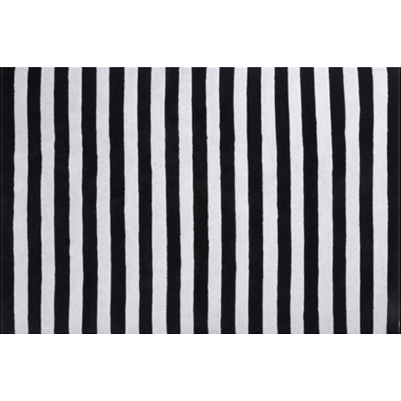 Black and White Modern Rug Polyester Stripe Pattern Rug Washable Non-Slip Backing Carpet for Living Room Clearhalo 'Area Rug' 'Modern' 'Rugs' Rug' 1610204