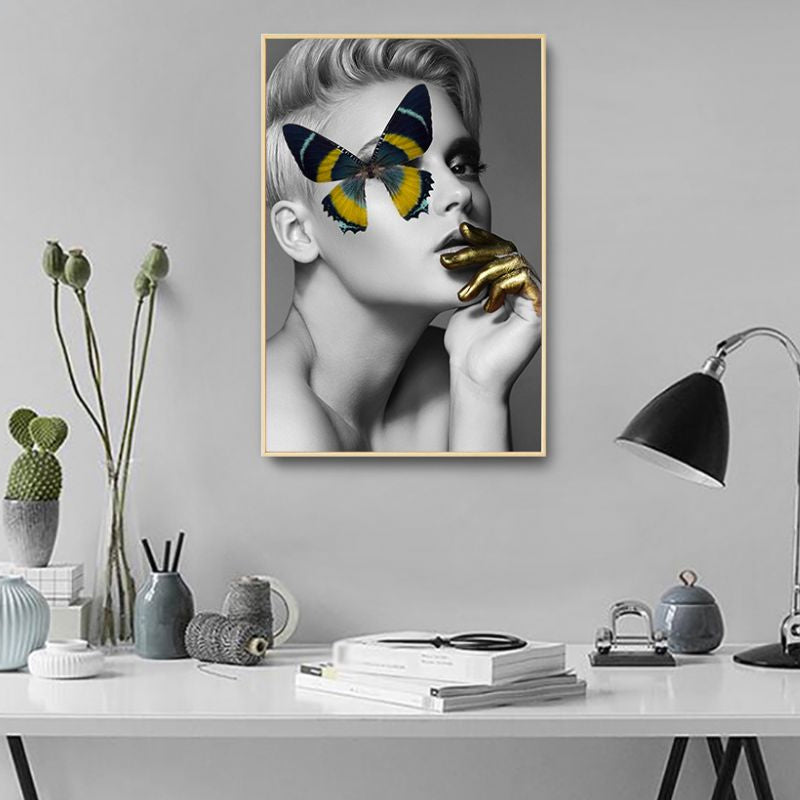 Glam Wall Art Grey-Yellow Femme avec papillon sur toile pour les yeux pour la chambre de filles