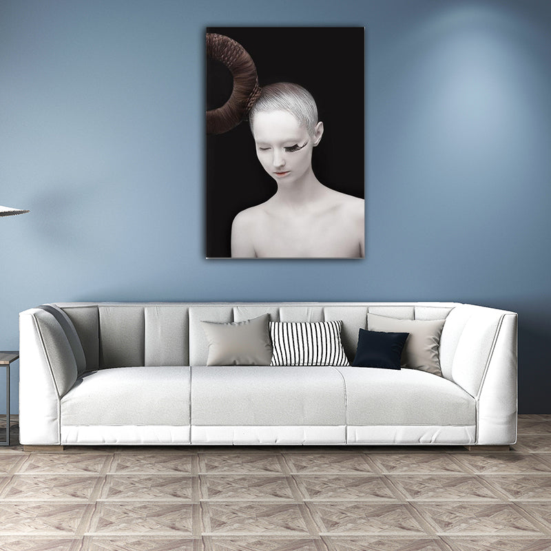 Model Canvas Print Modern Novelty Fashion Figure Wall Art in Dark Color for Home White Clearhalo 'Art Gallery' 'Canvas Art' 'Contemporary Art Gallery' 'Modern' Arts' 1654857