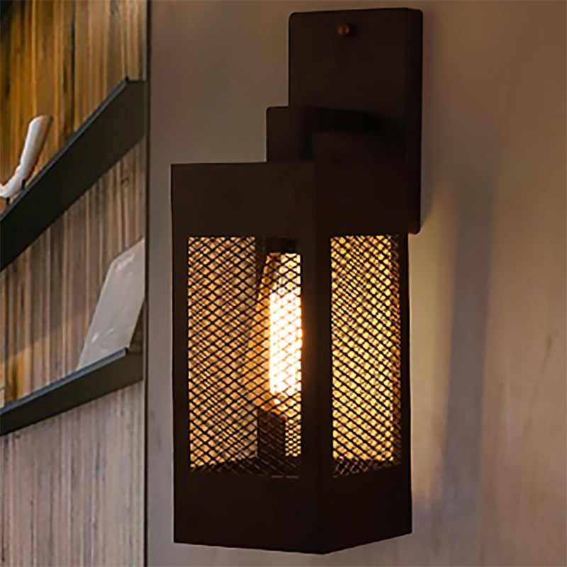 1 Light Sconce Lamp with Rectangle Mesh Metal Shade Vintage Style Indoor Wall Sconce Light in Black Black Clearhalo 'Art deco wall lights' 'Cast Iron' 'Glass' 'Industrial wall lights' 'Industrial' 'Middle century wall lights' 'Modern' 'Rustic wall lights' 'Tiffany' 'Traditional wall lights' 'Wall Lamps & Sconces' 'Wall Lights' Lighting' 168148