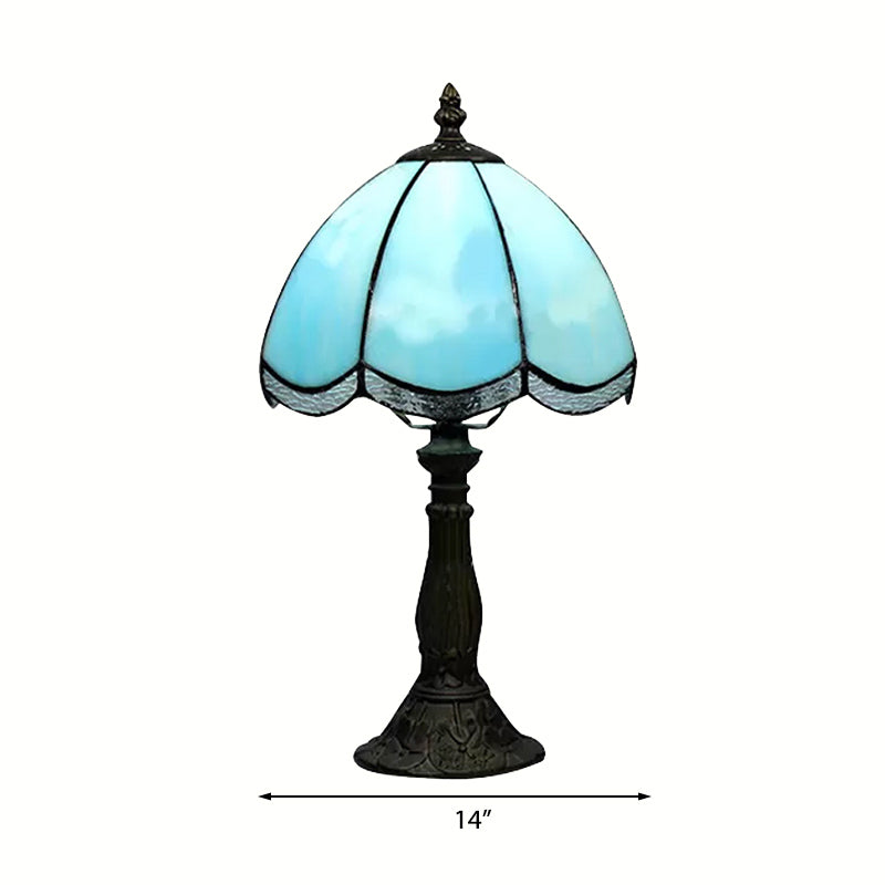 Traditional Scalloped Table Lighting 1 Light Stained Glass Indoor Lighting Fixture in Blue/White Clearhalo 'Lamps' 'Table Lamps' Lighting' 170820