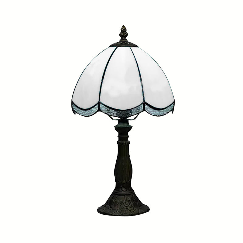 Traditional Scalloped Table Lighting 1 Light Stained Glass Indoor Lighting Fixture in Blue/White Clearhalo 'Lamps' 'Table Lamps' Lighting' 170822