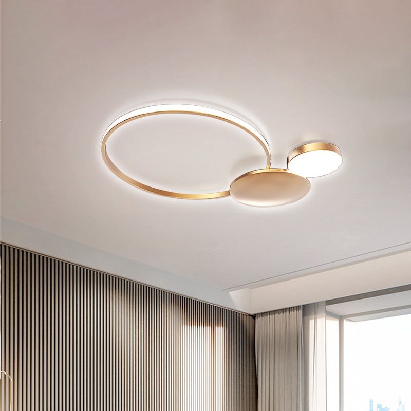 Modernism Circular Flush Ceiling Light Metal Living Room LED Lighting Fixture in Gold Clearhalo 'Ceiling Lights' 'Close To Ceiling Lights' 'Close to ceiling' 'Flush mount' Lighting' 1723879