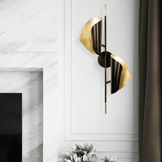 Iron Ribbed Curved Sheet Sconce Postmodern 2 Heads Black and Gold Inner Wall Mount Lighting for Stair Clearhalo 'Cast Iron' 'Glass' 'Industrial' 'Modern wall lights' 'Modern' 'Tiffany' 'Traditional wall lights' 'Wall Lamps & Sconces' 'Wall Lights' Lighting' 1789453