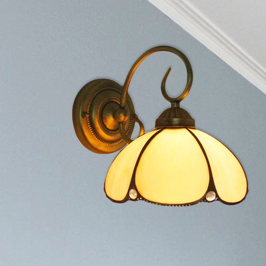 Art Glass Petal Wall Light One Light Tiffany Traditional Wall Lamp in Beige for Kitchen Beige Clearhalo 'Industrial' 'Middle century wall lights' 'Tiffany wall lights' 'Tiffany' 'Wall Lamps & Sconces' 'Wall Lights' Lighting' 179102