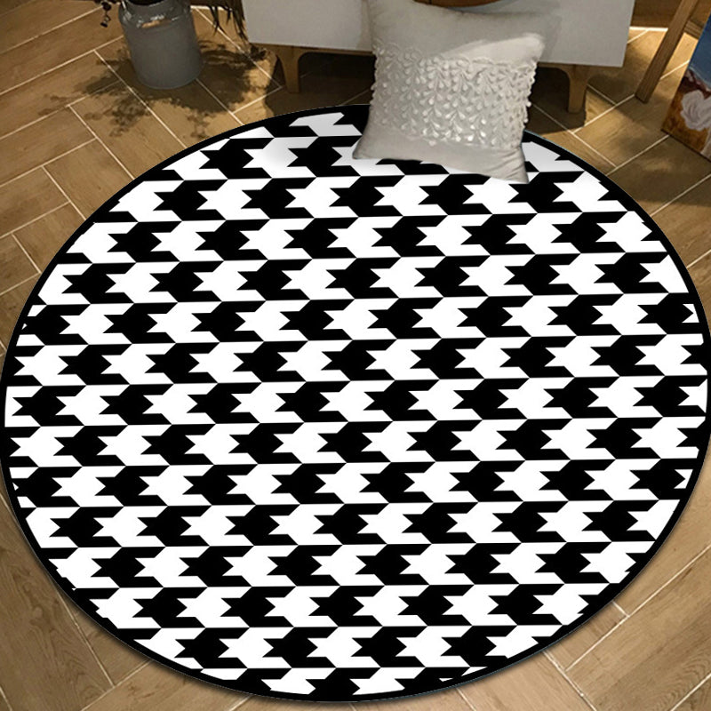 Stylish Houndstooth Pattern Rug Black and White Modern Rug Polyester Pet Friendly Washable Non-Slip Area Rug for Bedroom Black Clearhalo 'Area Rug' 'Modern' 'Rugs' Rug' 1811924