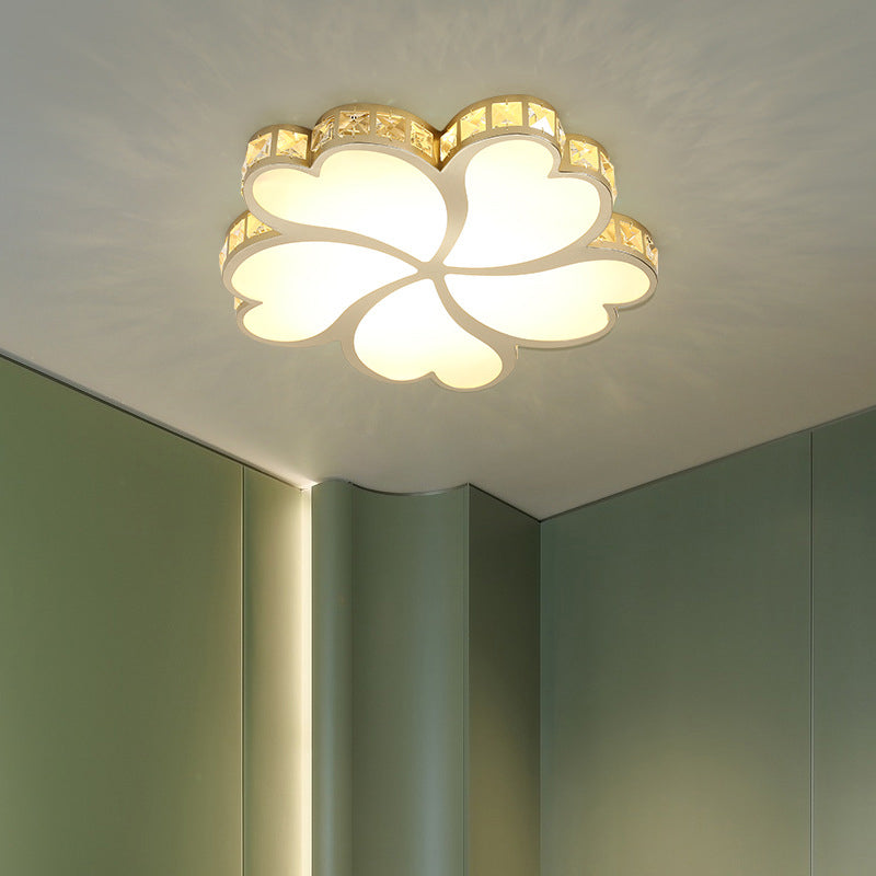 Flower Ceiling Mounted Fixture Contemporary Crystal Block LED Gold Flush Lamp in Warm/White Light Clearhalo 'Ceiling Lights' 'Close To Ceiling Lights' 'Close to ceiling' 'Flush mount' Lighting' 1907594