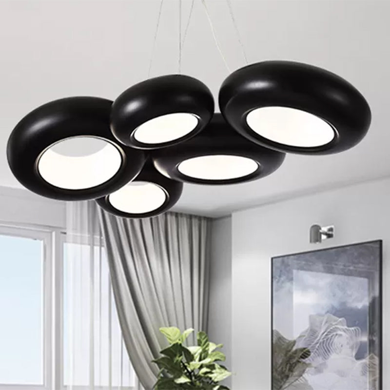 Donut Iron LED Ceiling Lamp Modern 1/3/5 Lights Black/Rose Gold Chandelier Pendant with Adjustable Cords Clearhalo 'Ceiling Lights' 'Chandeliers' 'Modern Chandeliers' 'Modern' Lighting' 1910465