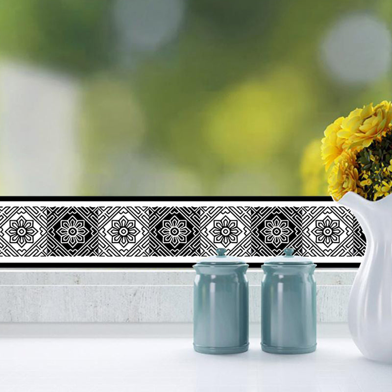 Antiqued Flower Wallpaper Border for Restroom 6.5' x 4" Self-Sticking Wall Covering in Black Black Clearhalo 'Vintage wall decor' 'Vintage' 'Wallpaper' Wall Decor' 1922321