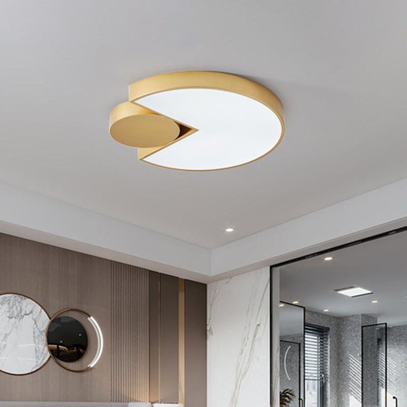 Minimalistic Geometric LED Ceiling Light Metal Living Room Flush Mounted Lighting in Gold, White/3 Color Light Gold Clearhalo 'Ceiling Lights' 'Close To Ceiling Lights' 'Close to ceiling' 'Flush mount' Lighting' 1935908