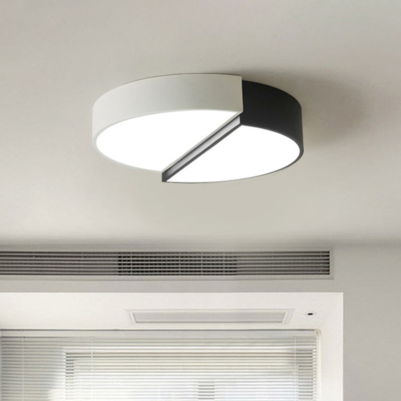 Minimalist Split Round Flush Light Metal 15"/19" Wide LED Bedroom Ceiling Mounted Lamp in Black and White Clearhalo 'Ceiling Lights' 'Close To Ceiling Lights' 'Close to ceiling' 'Flush mount' Lighting' 1936092