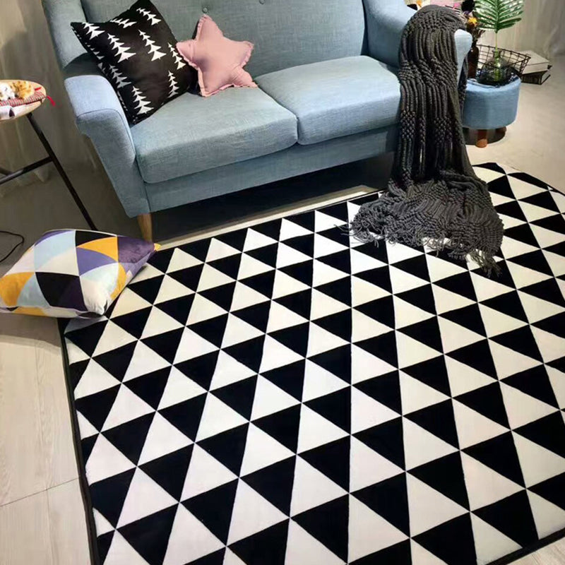 Modern Living Room Rug in Black and Grey Geometric Diamond Triangle Print Rug Polyester Anti-Slip Area Rug White Clearhalo 'Area Rug' 'Modern' 'Rugs' Rug' 1947505