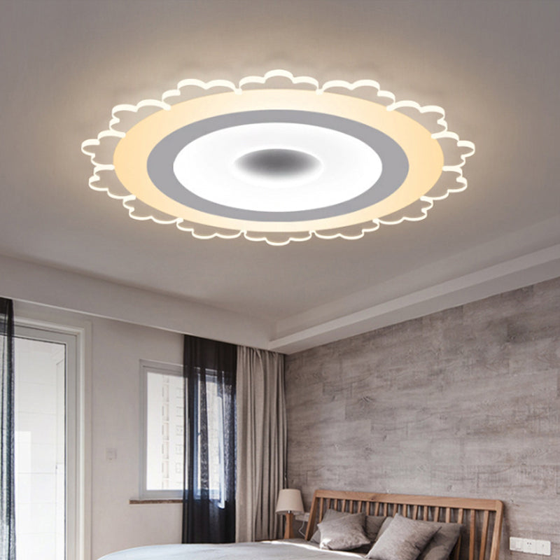 Flower Ultrathin LED Flushmount Minimalist Acrylic Bedroom Flush Mount Ceiling Light in White, 8"/16.5"/31" Width Clearhalo 'Ceiling Lights' 'Close To Ceiling Lights' 'Close to ceiling' 'Flush mount' Lighting' 1959132