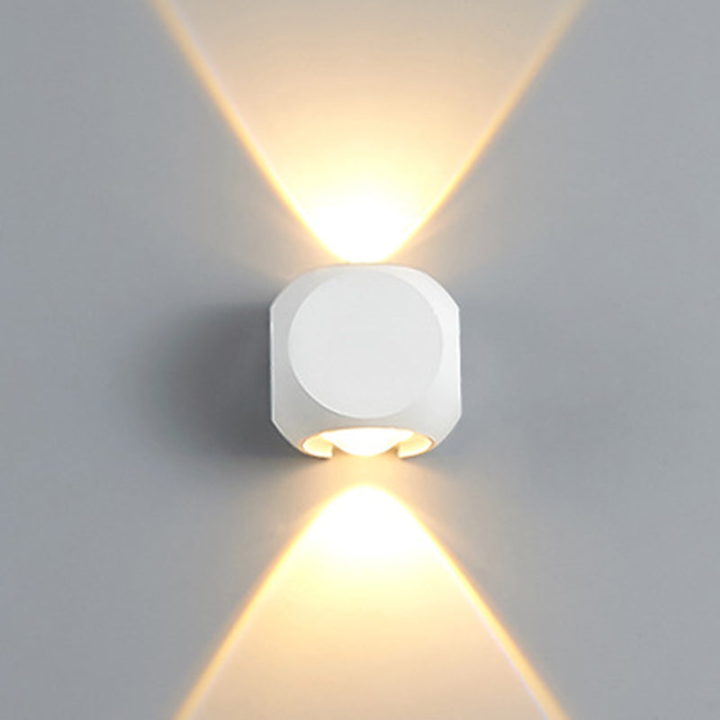 Mini Cube Wall Washer Sconce Nordic Aluminum 2/4-Head Living Room LED Wall Lamp in Black/White Clearhalo 'Cast Iron' 'Glass' 'Industrial' 'Modern wall lights' 'Modern' 'Tiffany' 'Traditional wall lights' 'Wall Lamps & Sconces' 'Wall Lights' Lighting' 1985576