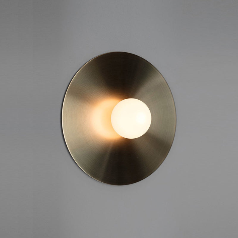 Simplicity Circle Wall Light Fixture Metal 1 Light Bedside Wall Mounted Lamp in Gold Clearhalo 'Cast Iron' 'Glass' 'Industrial' 'Modern wall lights' 'Modern' 'Tiffany' 'Traditional wall lights' 'Wall Lamps & Sconces' 'Wall Lights' Lighting' 2017824