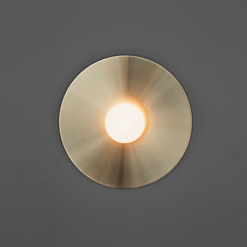 Simplicity Circle Wall Light Fixture Metal 1 Light Bedside Wall Mounted Lamp in Gold Clearhalo 'Cast Iron' 'Glass' 'Industrial' 'Modern wall lights' 'Modern' 'Tiffany' 'Traditional wall lights' 'Wall Lamps & Sconces' 'Wall Lights' Lighting' 2017825