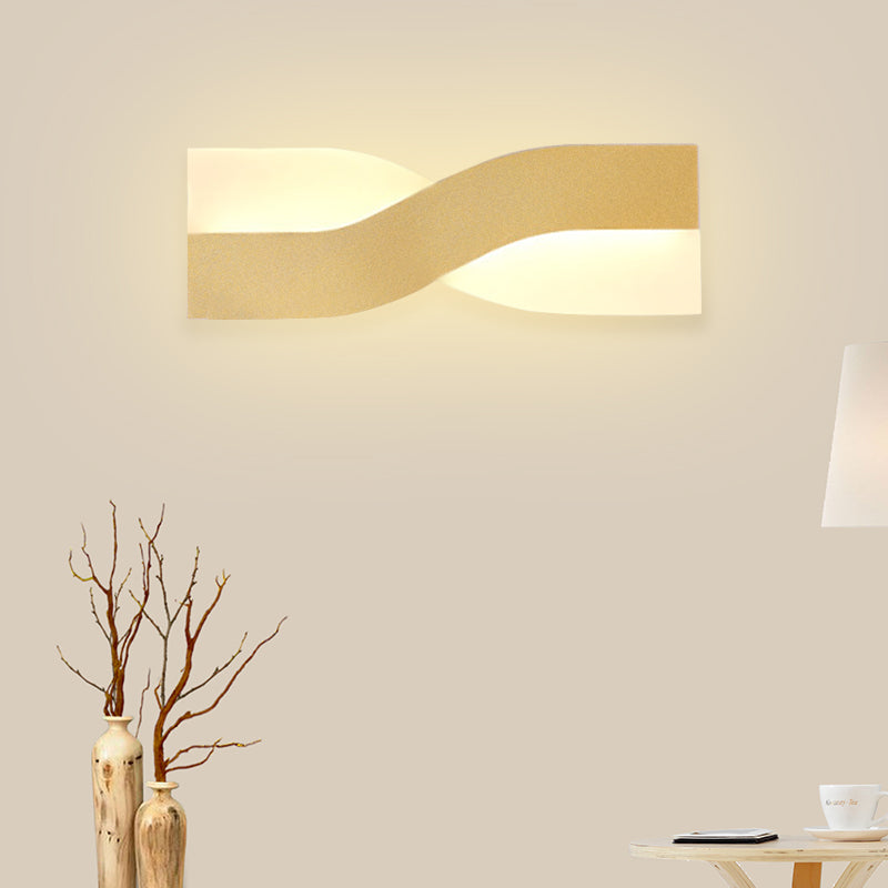 Warm/White-Light Twisted Sconce Light Simple LED Acrylic Wall Mounted Light Fixture in Gold Clearhalo 'Modern wall lights' 'Modern' 'Wall Lamps & Sconces' 'Wall Lights' Lighting' 220255